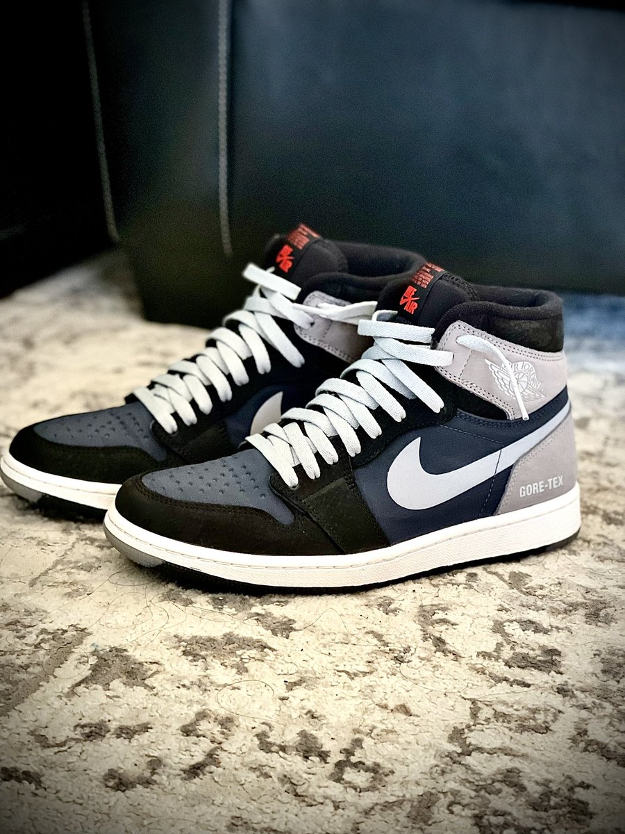 jAiryll26's tweet photo. @snkr_twitr Change to gray laces.😁🤙 https://t.co/ZrG2QhcF3z