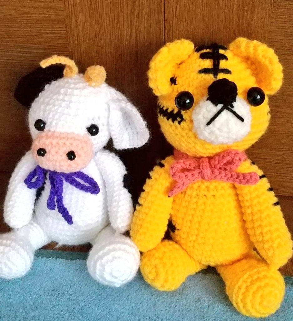 こんばんは🙇
お疲れ様です
☔降りなので　天ぷら揚げてました

大量( ≧∀≦)　油酔い❗💦
🐮さんから🐯さんに　干支

さてと　🐮さんへ🏃