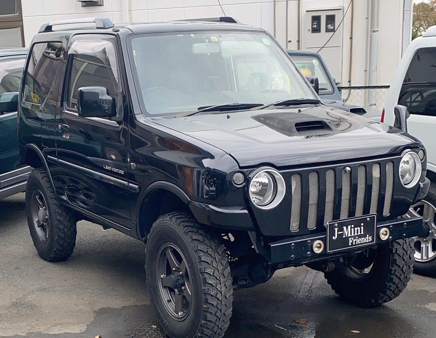 J Mini Friends Jimny Jb23 6型 ランドベンチャー 5速m T 黒 本日 入庫しました 2インチアップ フロントグリルもかっこいいスペシャルな1台です Jb23カスタム ジムニーカスタム 静岡 磐田 ジムニー中古車 ジムニー専門店 J Mini Friends J Mini Friends Jimny Jb23 6型 ランドベンチャー 5速m T 黒 本日 入庫しました 2インチアップ フロントグリルもかっこいいスペシャルな1台です Jb23カスタム ジムニーカスタム 静岡 磐田 ジムニー中古車 ジムニー専門店 J Mini Friends