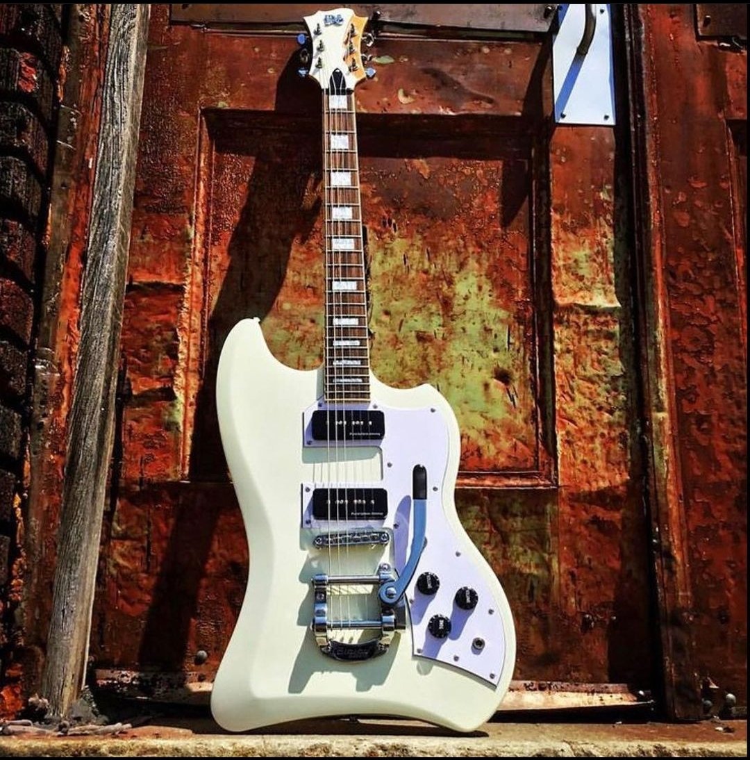 PureSalem's tweet photo. PureSalem Tom Cat #Miami #guitars https://t.co/DC8asAyMWz