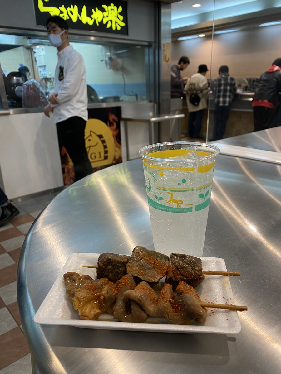 8s_bo's tweet photo. 初競馬なう https://t.co/RqhqdrQB4I