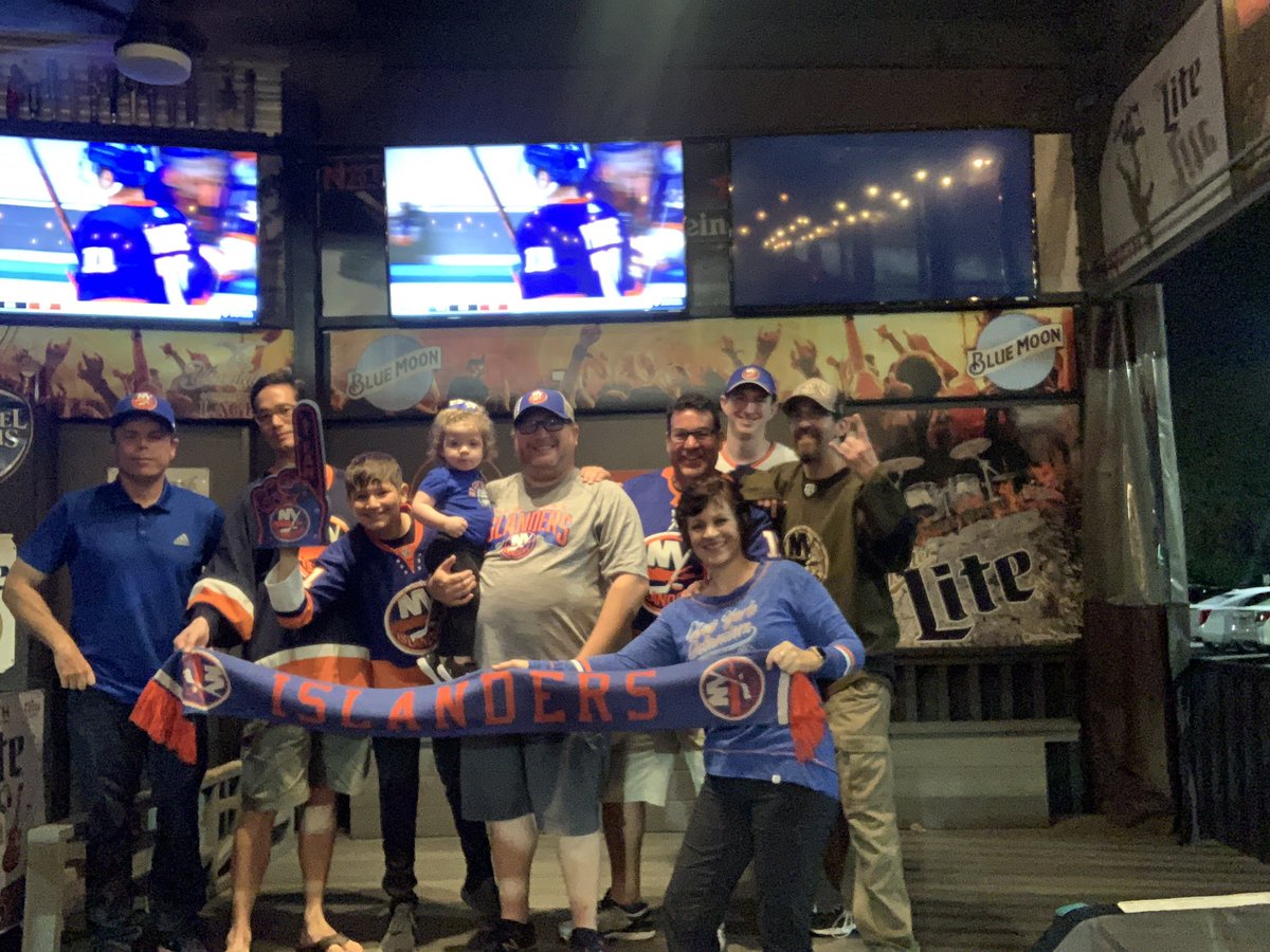 islesmeetup_TPA's tweet photo. What a group for the first of many more victories @UBSArena. The final meetup of 2021 is over, see you all again in 2022! #isles #islesmeetups #onlydiehards #shortsindecember https://t.co/kshgZk5BuW