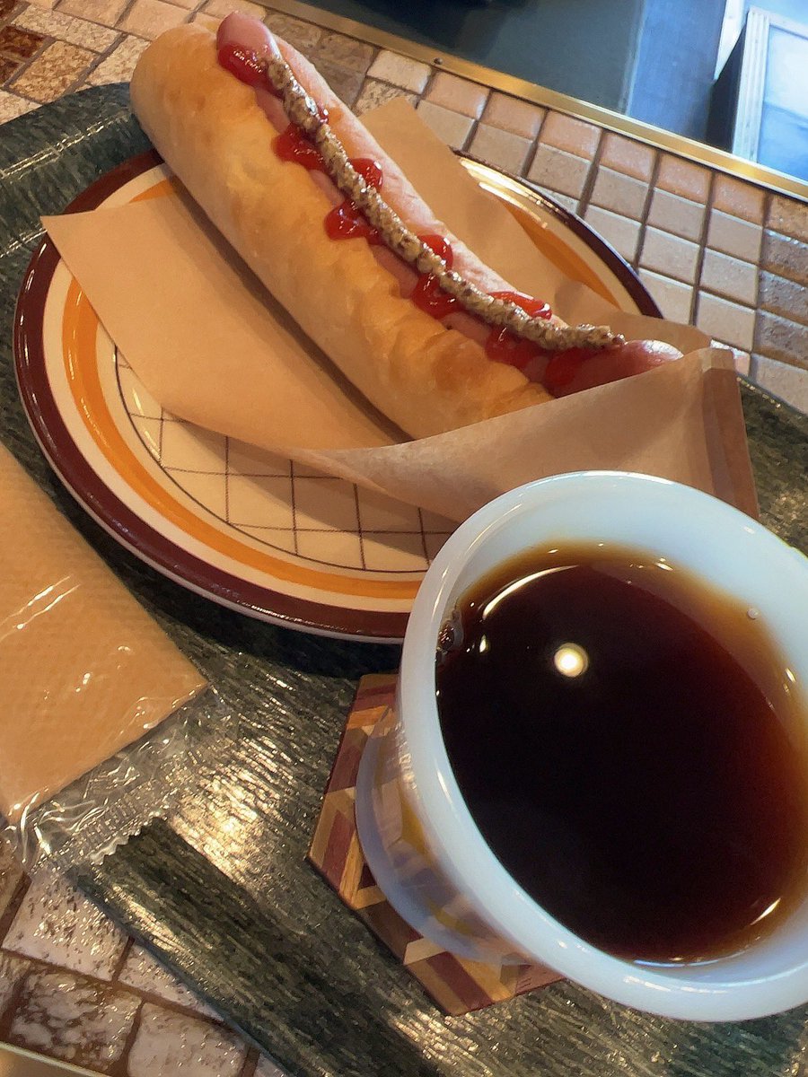 mugimeshi91's tweet photo. 久しぶりに近所の珈琲店に、なかなか来れなかったけど変わらず珈琲は美味しかった☺️

#lampcoffee https://t.co/CyAaGpztHJ