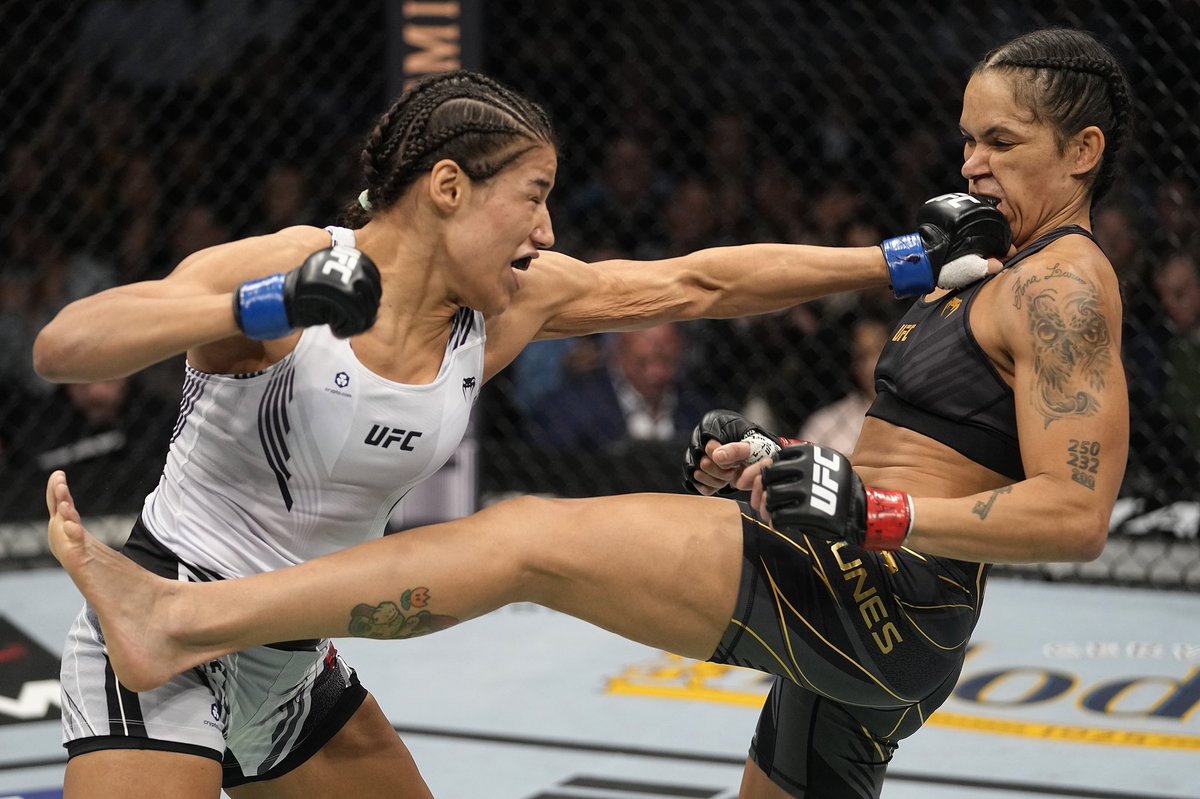 Julianna Peña with one of the biggest upsets in @UFC history! 
