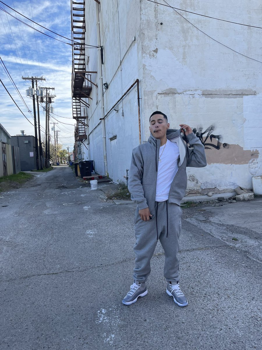 sloppybankrollz's tweet photo. 12/11/2000- the day mama pushed me out the womb and told me nigga get paid🤞💰  #21  #Anticap #GGday #myzekeday https://t.co/kHfxtuOpVk