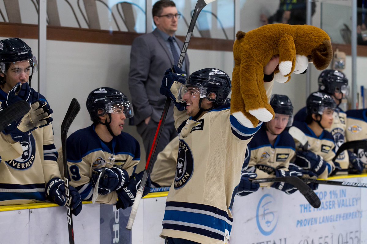 Big smiles for the Teddy Bear Toss! 

📸 <a href="/garrettjames22/">Garrett James</a> 

#RivNation
