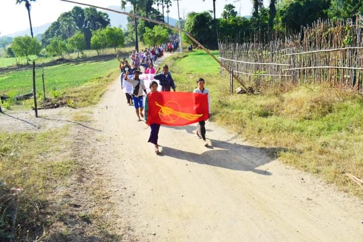 AlexMyanmar13's tweet photo. Protest against military dictatorship by residents from Northern Salingyi and Eastern Yinmarpin Tsp. 
#WarCrimesOfJunta #Dec12Coup #WhatsHappeningInMyanmar https://t.co/4qw87lhE5L