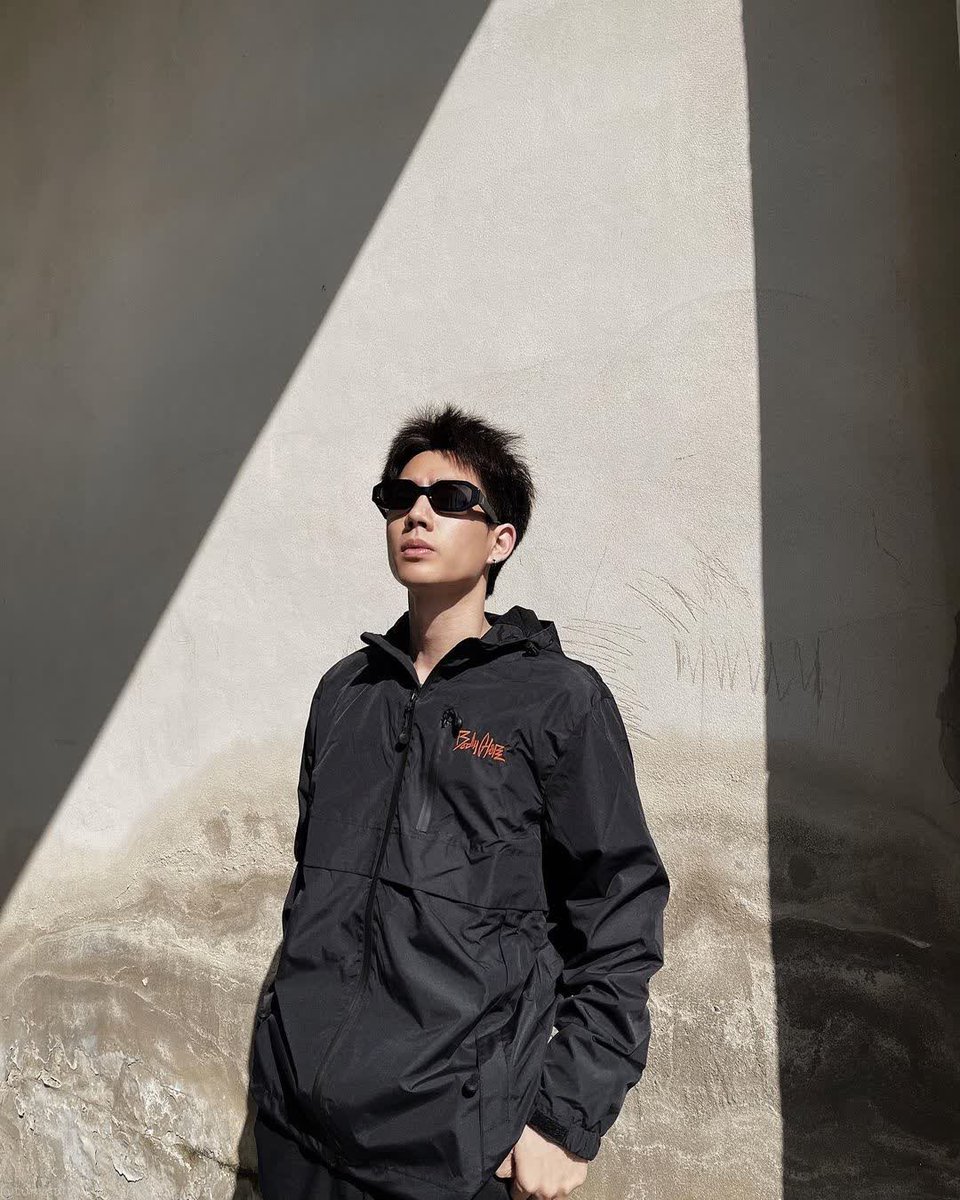 varietygifted's tweet photo. เสื้อที่ออฟใส่ สวยนะ ชอบดีเทลข้างหลัง
#BodyGlove #BodyGloveTH #BodyGloveThailand #DeepSummer #Hoodie #ออฟจุมพล https://t.co/vYPHFexM2E