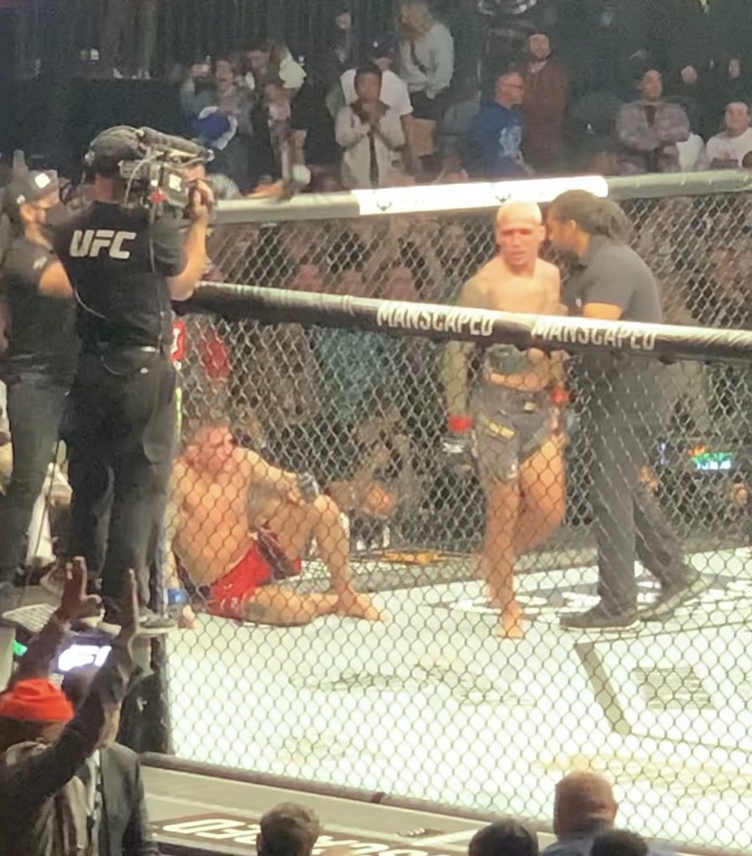 UFC_Obsessed's tweet photo. This sport is too much. My heart is overjoyed and heartbroken at the same time. What a night. https://t.co/ZqOZbH8DuW