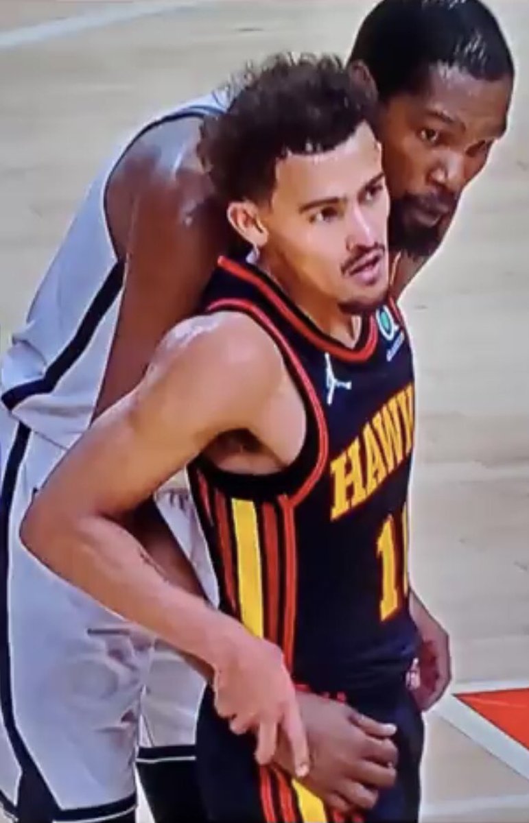 baller_heads's tweet photo. #NBA suss moments @KDTrey5 @TheTraeYoung 😂 nothing wrong with it, whatever tickles your fancy boys 😂 . A reminder 65% off on baller heads is still on until the end of December ✌️ #TRX #BTT #NFTs check us out on @Kraftlynft https://t.co/2uaKd5XIcX