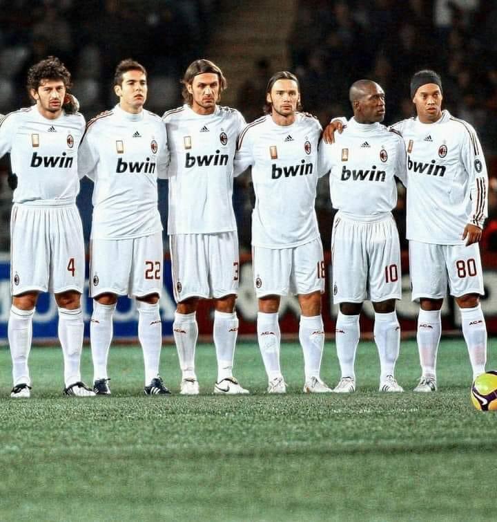 Susah banget ini tweet dr <a href="/Fandom_ID/">Football Fandom</a> 

Ada yg kenal mereka gak? Saya taunya cm Maldini doang yg skrg jd Direktur di Milan