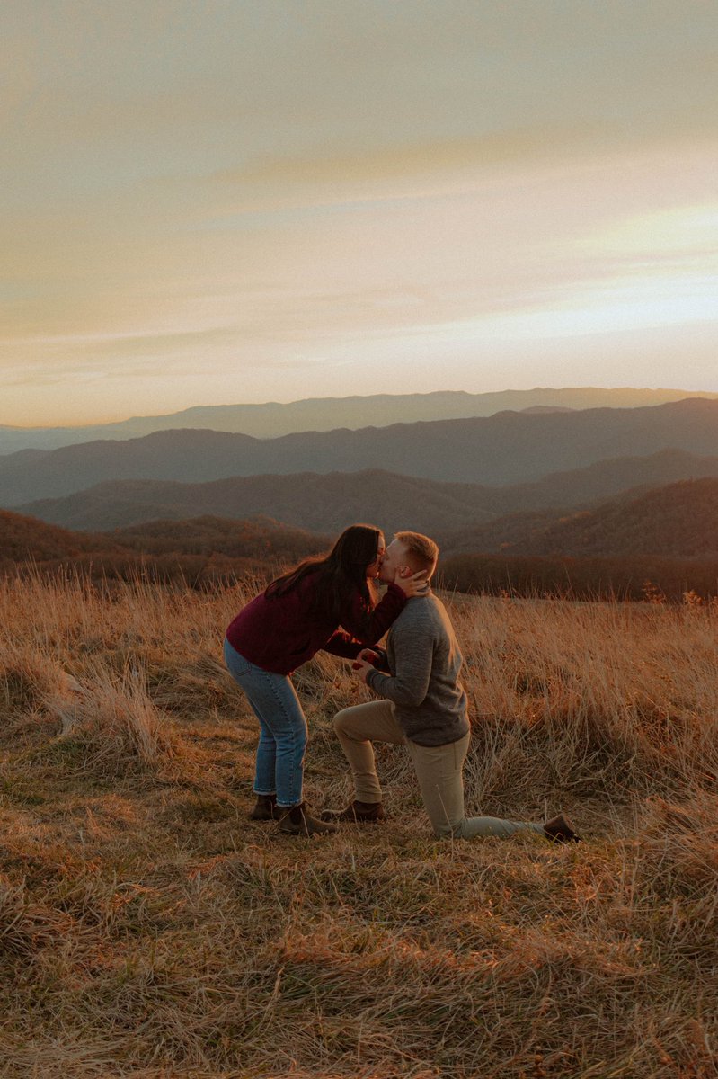 jessagaut_'s tweet photo. mountain top proposals? yes. https://t.co/9AVCa1VQ6U