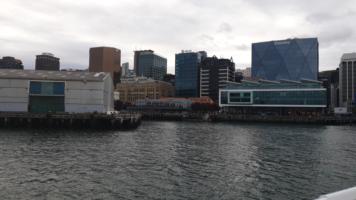 sycofly's tweet photo. Sunday night wellington dockside https://t.co/x2JeFlSu0U