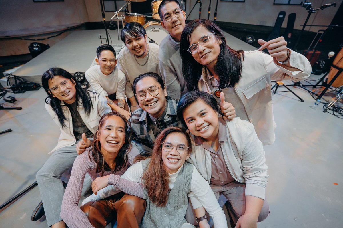 BenAndBenMusic's tweet photo. Magandang hapon, Liwanag! ✨ Today is the day you can re-stream our concert, Kuwaderno, on https://t.co/rZ4SpxjGMf! 

For all existing Kuwaderno Online Ticket holders, you can watch the concert ANYTIME between 5-8pm today! Kitakits ulit tayo mamaya! ✨

#KUWADERNO2NDTIMEAROUND https://t.co/q204PYmnkP