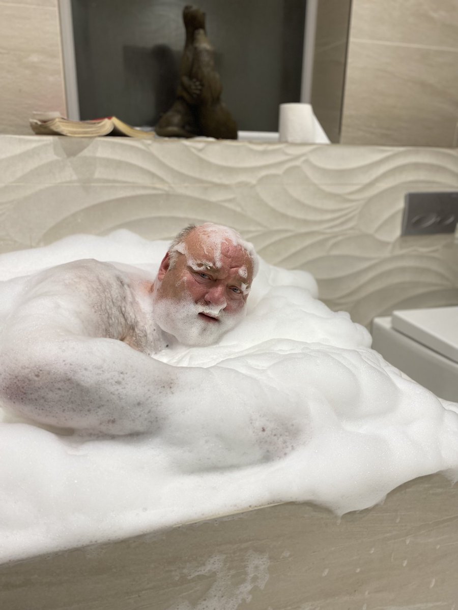 SpanielsSuper's tweet photo. Great hilarity last night. Mum &amp; dad were getting ready to go out…. Dad went into the bath &amp; fell asleep with the jets on. He woke up &amp; didn’t know where he was 😂😂😂😂😂 #BubblesEverywhere #WhatAMess https://t.co/pkRgiitMlB