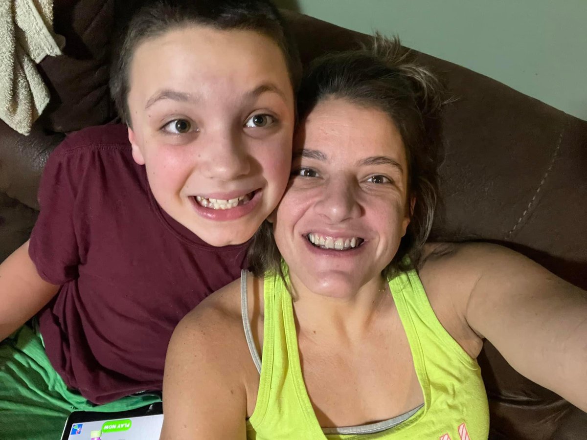 Liv_4_MMA's tweet photo. Didn’t get to see the PPV tonight, so not much commenting from me. Congrats to @VenezuelanVixen on her well deserved win.
Spent some much needed time with hubs & kids watching Christmas movies & laughing together. Now for a downstairs Christmas camp out with them! #PhoenixAtHome https://t.co/9V5jtRQWDb