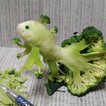 ものすごい技術!ブロッコリーがナイフ一本で魚に変身!