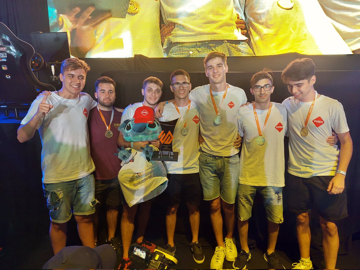 Corazondef1's tweet photo. #CF1Virtual 🇦🇷
Puesto 1 Campeones 🏆
@masvidasim 
@ArGameShow @IESASimRacing 

@tinchopairetti @Juanmabecchi17 @21JulianAlvarez @SorianoTobi @NicoVarrone @BleynatJuan @bremarz16 
Felicitaciones !!! https://t.co/QQULbcisxC