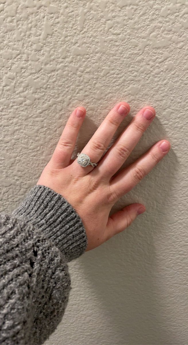 serenaboo33's tweet photo. Still in awe at how beautiful this ring is and the fact that I am engaged 😭💍 https://t.co/e7stvaw42E