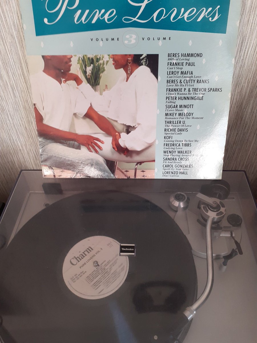 S35CB's tweet photo. Vinyl time.
Lovers Rock 90s stylee.
#teamreggae #analogue
#technics #turntable https://t.co/dmwbAudHQs