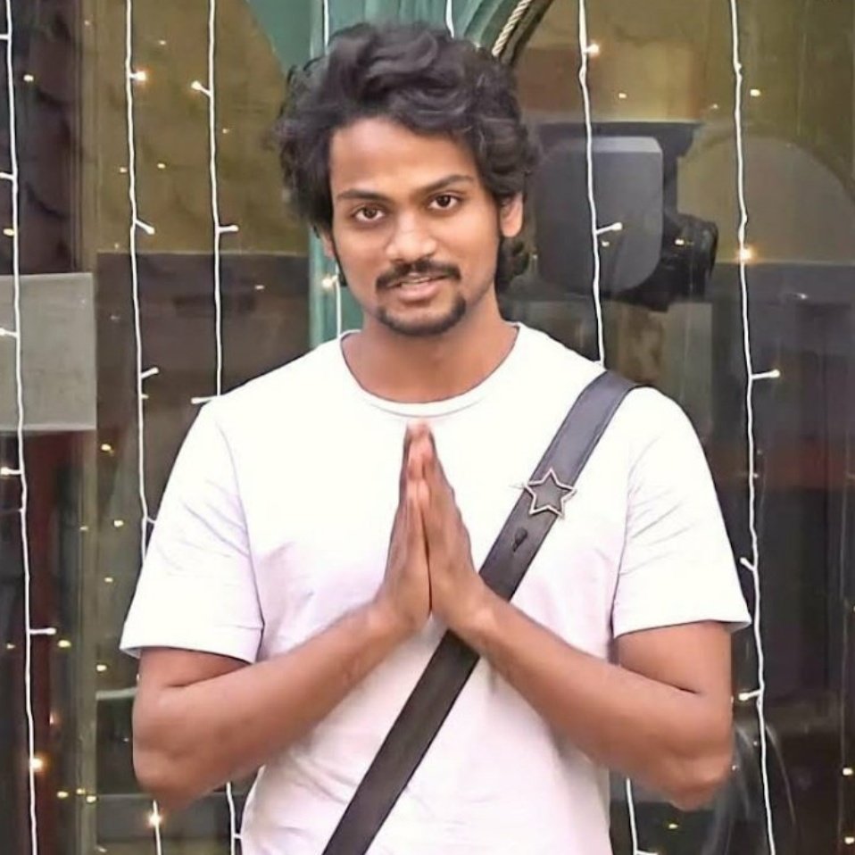 VamsiRCHolic18's tweet photo. Shannu anna na bongu.....
#TitleConquerorShannu https://t.co/OnS329PExD