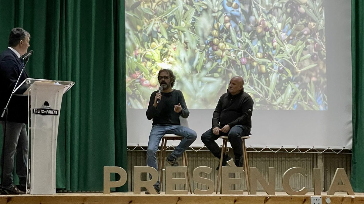 LoJoan's tweet photo. Amb #Kylatt, @FruitsdePonent li diu al món que #Alcanó, el #Segrià, les #Garrigues i les comarques de #Lleida defensem amb orgull la nostra singularitat i sense renunciar a ella volem garantir la prosperitat de les properes generacions produint amb qualitat des de la proximitat. https://t.co/G7ewwJRWzC