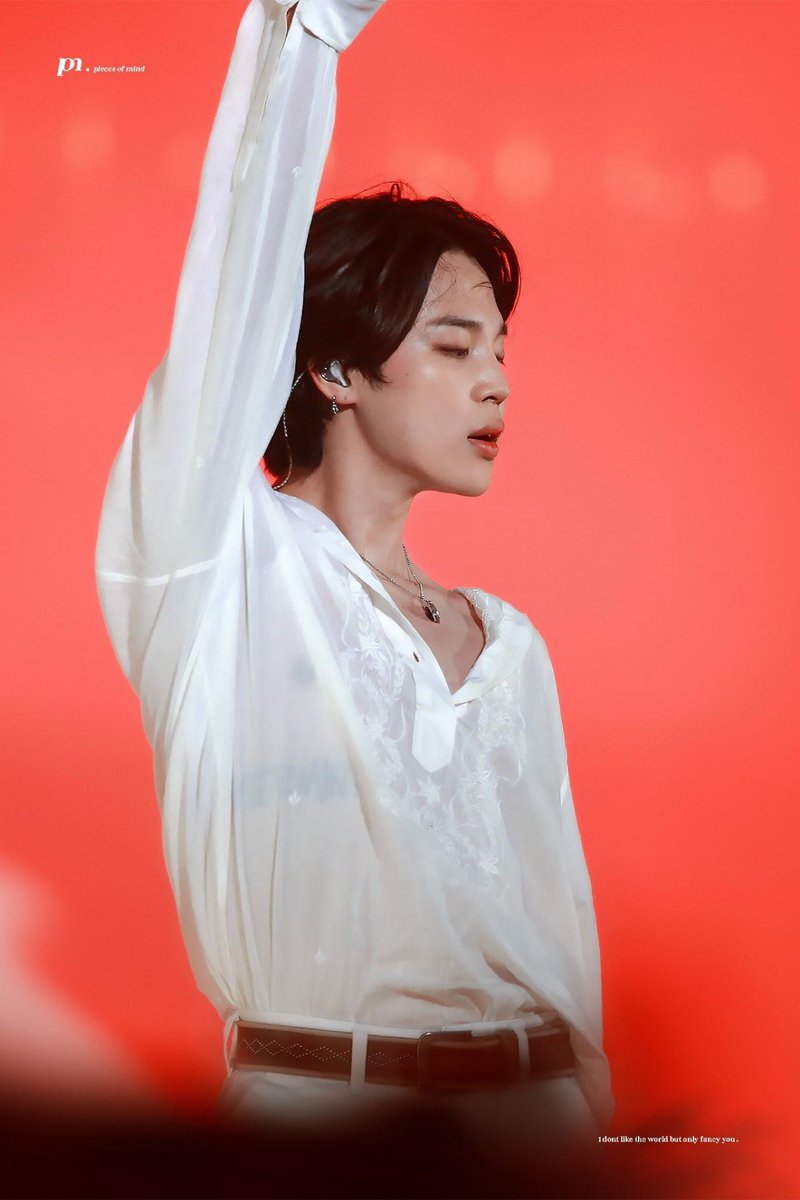 Moccasina0's tweet photo. Jimin gorgeous ✨ https://t.co/QdDdUvo7Xq