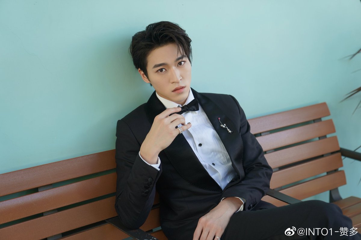 tucaoyong's tweet photo. 帅疯了😭😭😭😭😭宇野赞多大帅哥😭😭😭这是来迎娶我的吧55555我愿意啊！！！！！😇👰💍 https://t.co/71DBfEOyBK