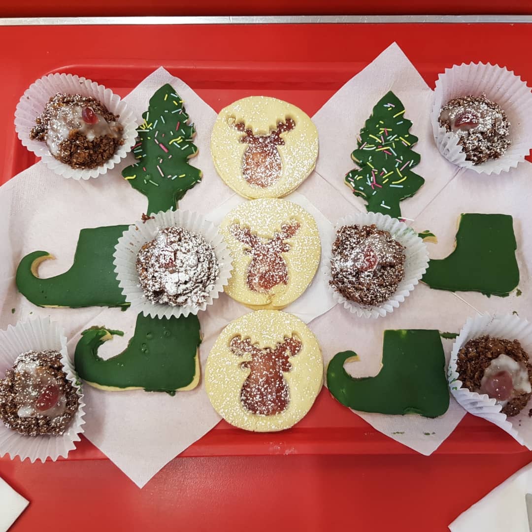 infantskitchen's tweet photo. Christmas Dinner 2021... Wow I still cannot believe its nearly Christmas! 
Wishing you all a very merry Christmas and a happy new year! https://t.co/BhLTd7WZmE