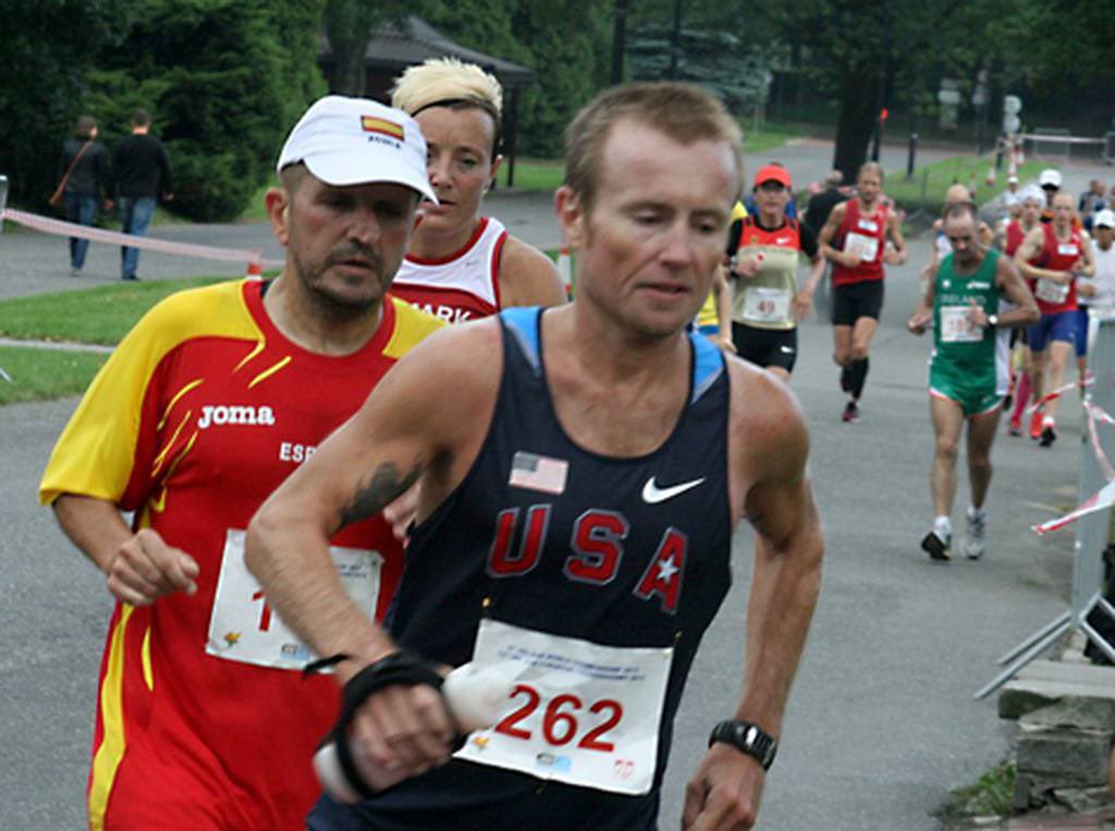 USAultrarunning's tweet photo. With <4 hours to go in the Desert Solstice race, we are officially on AMERICAN 24 HR RECORD WATCH.
NICK COURY has a shot at the elusive record. Projecting: 172.17
Mike Morton set the American record with 172.458 miles (277.544km) at the 2012 IAU World 24-Hour Champs in Poland https://t.co/We0I61UaW7