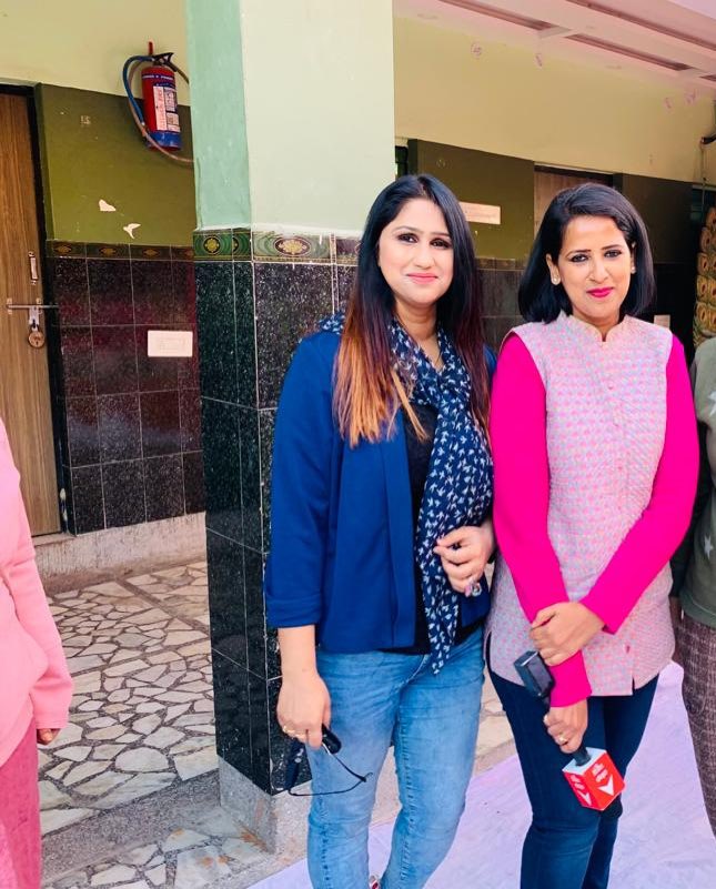 Anamika55846562's tweet photo. एक अच्छी यादगार मुलाक़ात ABP न्यूज़ की चीफ़ एडिटर @manogyaloiwal से। https://t.co/k9TPTrVNXE