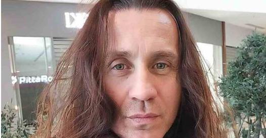 Corriere's tweet image. Povia «positivo al Covid». E non può partecipare alla manifestazione No Green Pass  csera.it/008a69c6HI