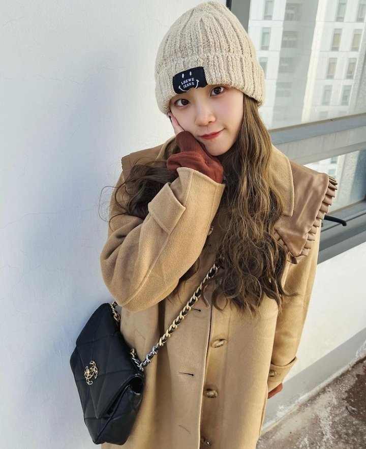 GCDPICTURES's tweet photo. 📸➜ Yuqi IG Update: 121221 | @G_I_DLE

❤️+💬: https://t.co/svOCOHjtX2
#GIDLE #여자아이들 #우기 https://t.co/EkDBJXnH48