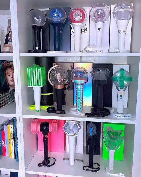 Dolphintry's tweet photo. ✨ 1 lucky winner of sealed album of your choice OR sealed lightstick of your choice ✨ 

- Follow me &amp; @hy_luvkshopph 
- rt &amp; like this 
- comment done + ur desire album or ls
- 🇵🇭 only 

ENDS: 7 days https://t.co/Ea2pR6hw9O