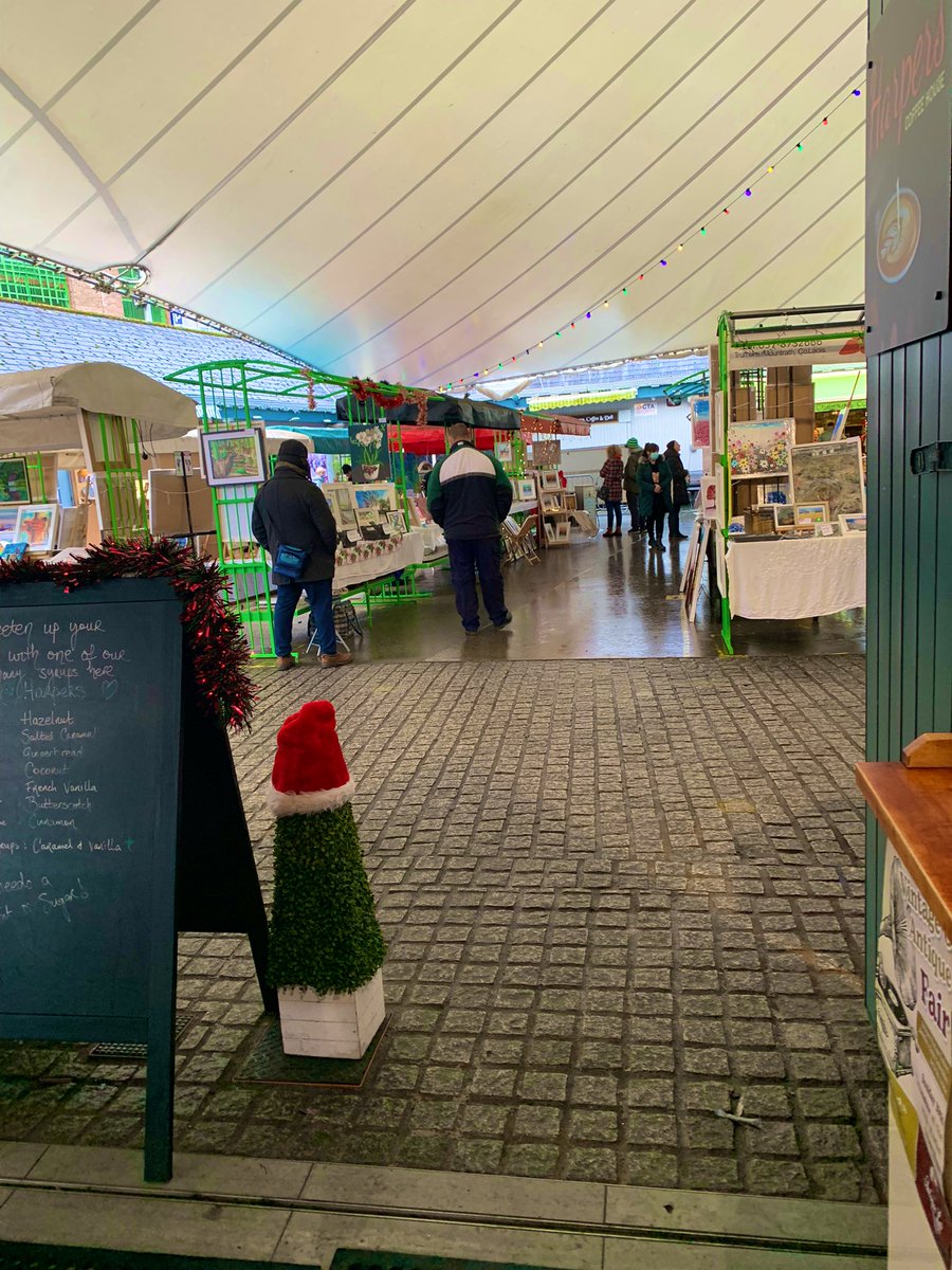 Coffee, art and trying out the new heated benches <a href="/milk_market/">Milk Market Lk Traders</a> this morning. Perfect Sunday morning in the city☕️ 🖼