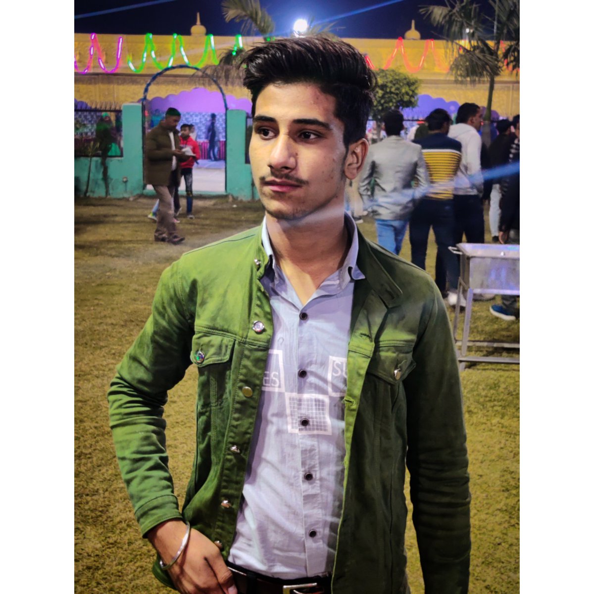 AnshSahrawat's tweet photo. I’m free – I’m free, An’ I’m waiting for you to follow me.
.
.
.
#greendenim #hairstyle #cool #photography #edit #inshot #Fitness #model #moodyphotography https://t.co/f9IqcrNana