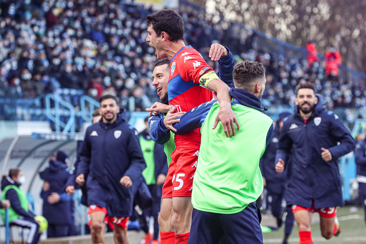 BresciaOfficial's tweet photo. Alcune immagini della solida vittoria di Ferrara. Gli highlights sono disponibili sul nostro sito! 👌💙
#SPABRE
#SerieBKT
#Forzabrescia⚪️🔵🦁 https://t.co/rLe5JJg5zr