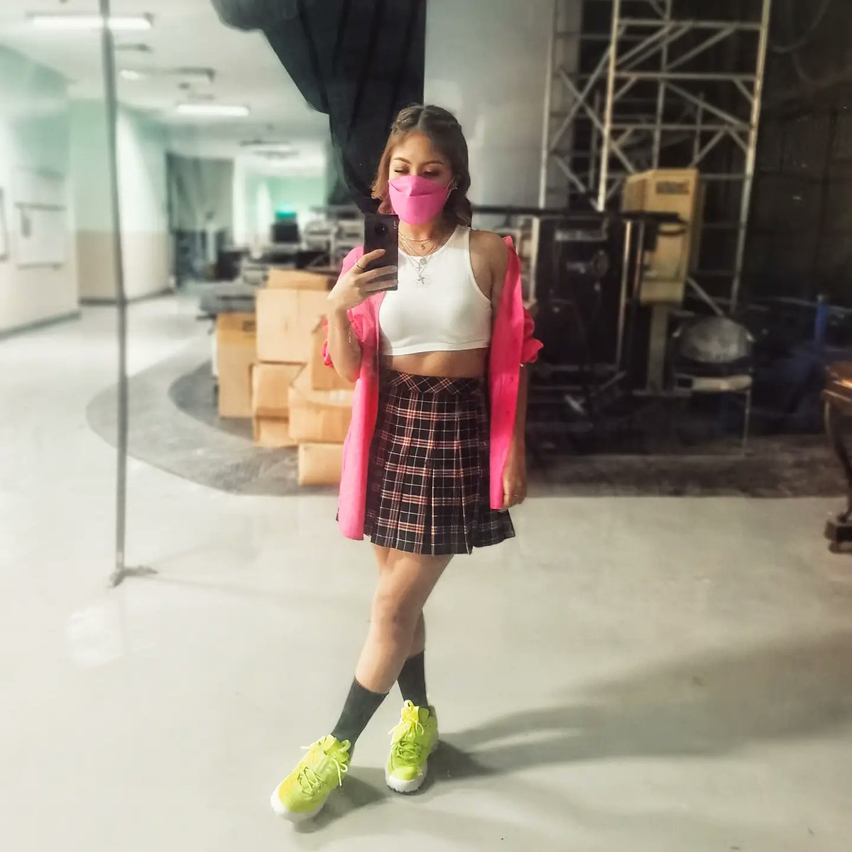 gabpangilinan's tweet photo. My JOY-amidst-the-pandemic fit for #AngMulingElBimbo. We all know who she's voting for.π
Maraming salamat muli sa pagsama sa amin sa alapaap. Isa pang joyride mamaya sa @KtxPH, G? π
#BimboLuv2021
#LeniKiko2022 https://t.co/PG51pQHuf5