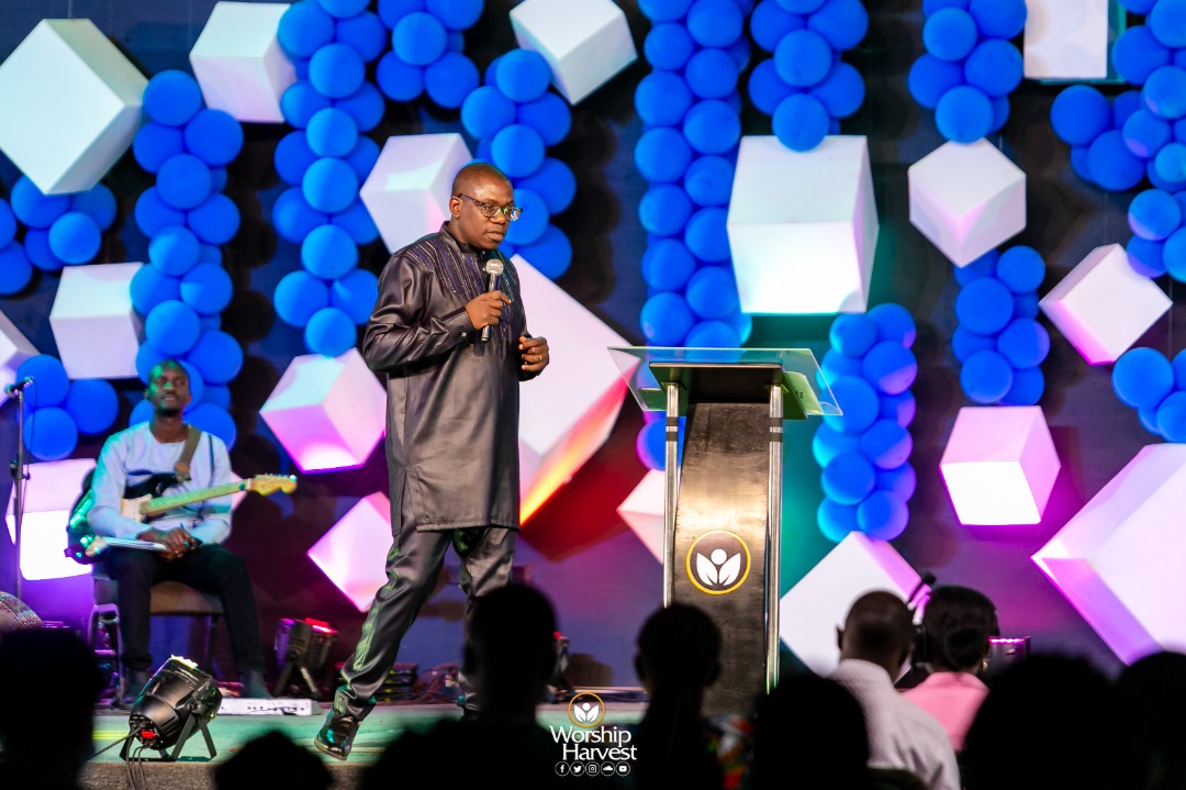 worship_harvest's tweet image. “You can tell you’re in the right relationships when every time you meet you leave more determined to serve God.”- Ap. @mosesmukisa

#EmpoweredAndSent
#Best100Minutes
#WHGarage
#WorshipHarvest