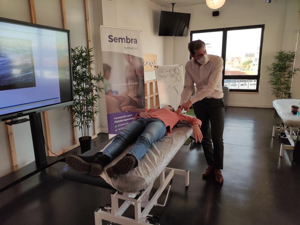 GlobalPhysioESP's tweet photo. 🤓 Gracias @SembraF🙌 por habernos invitado a participar y detallar nuestra experiencia sobre cirugía vertebral cervical y la relación biomecánica con el complejo articular del hombro  para los alumnos Curso 21/22de Especialista en Disfunción CraneoMandibular y Dolor Orofacial https://t.co/mF03hclnYN