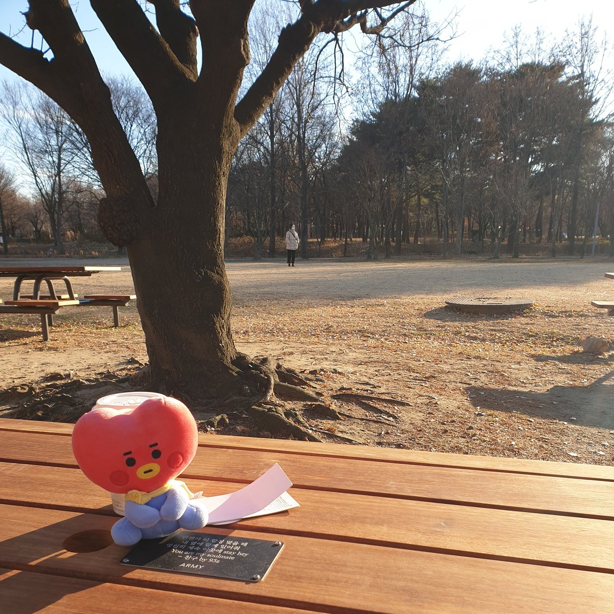 abrtmsy200930's tweet photo. 아주 마니 드시고 계셔서 태형이 테이블 하나는 한바퀴 돌고와서 찍음,,머문 자리 아름다웠던 머글분 맛있었나요🤩 개인적으로 구오즈 벤치에서 피크닉하구 싶었어여 뷰가 좋음
언젠가 이 함성 멎을때 나랑 같이
스테이외칠 8n즈하실분 구함🥰
뎀조
#태형테이블 #구오즈테이블
#Vtable #95stable https://t.co/gkyvJWNFjz