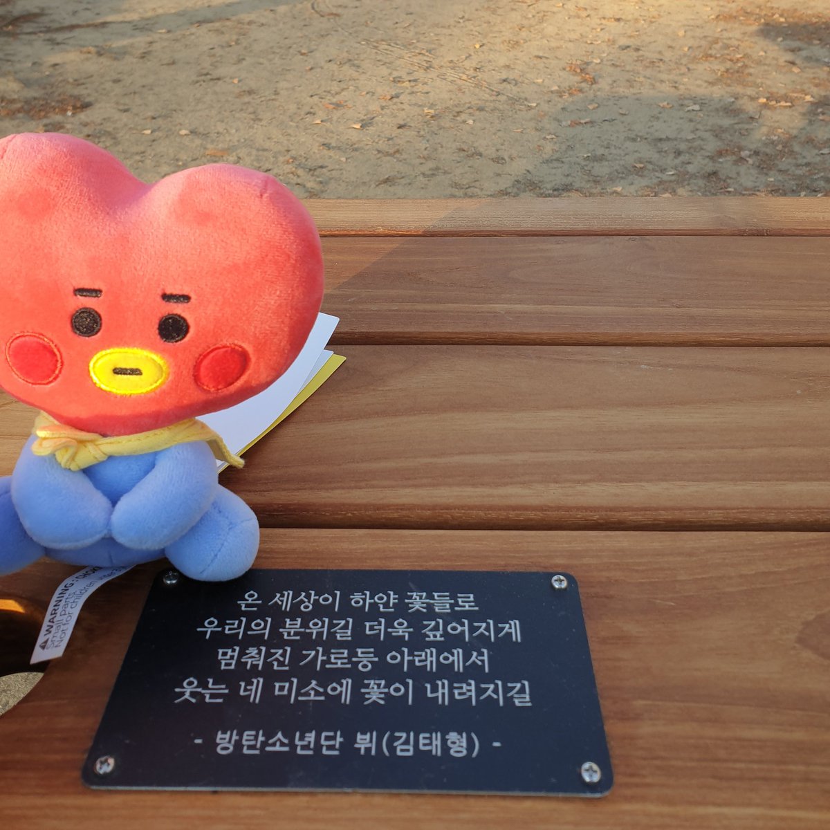 abrtmsy200930's tweet photo. 아주 마니 드시고 계셔서 태형이 테이블 하나는 한바퀴 돌고와서 찍음,,머문 자리 아름다웠던 머글분 맛있었나요🤩 개인적으로 구오즈 벤치에서 피크닉하구 싶었어여 뷰가 좋음
언젠가 이 함성 멎을때 나랑 같이
스테이외칠 8n즈하실분 구함🥰
뎀조
#태형테이블 #구오즈테이블
#Vtable #95stable https://t.co/gkyvJWNFjz