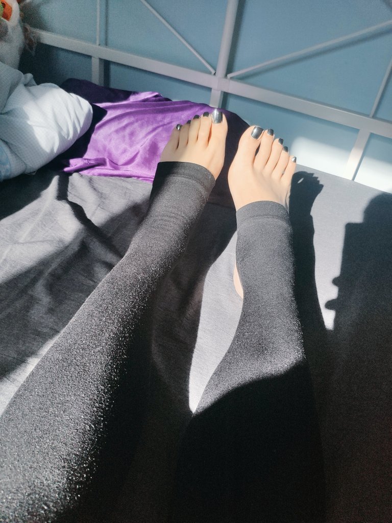 AnalyB2's tweet photo. 我就是生了这么一双…含情脚啊…#美脚 #恋足 #足交 #脚脚 #伪娘露出 https://t.co/nIHBANPvwq