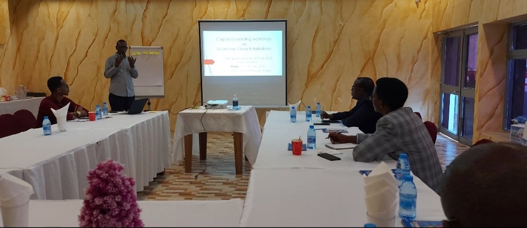 sharmaa55's tweet photo. #Somali National Tripartite committee Discussions on production sector development and different roles cooperation at Nationals level through Economics Growth Initiatives Workshop in Mogadishu 
#PSDP @ILOSomalia @ilo @SomaliaMolsa @UNIDOSomalia https://t.co/DKLy2OWz7m