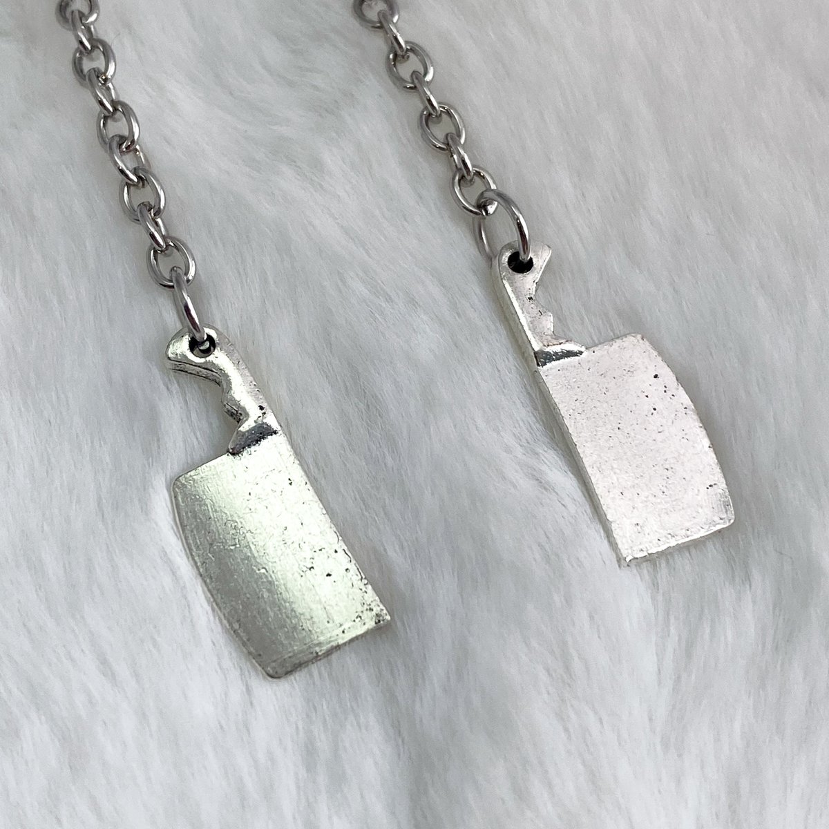 monalaina's tweet photo. Mini Cleaver Earrings, Silver Knife Earrings, Knife Jewelry, Goth Earrings, Goth Jewelry, Punk Earrings, Halloween Jewelry, S148 https://t.co/jLjCe3OFGR #GiftforHer #EtsyJewelry #Handmade #Earrings #Jewelry #SmallBusiness #EtsyShop #ChainJewelry https://t.co/kxKgC4Bwpm