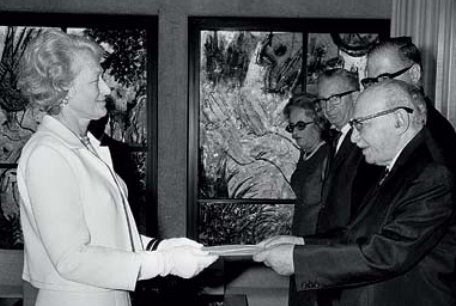 HannahLiko's tweet photo. One of the first Austrian female ambassadors (I think she was the second, but I'm not 100% sure) was  Johanna Nestor who was also the first Austrian female ambassador to Israel (1972-1976) https://t.co/5I1wWF4Prh