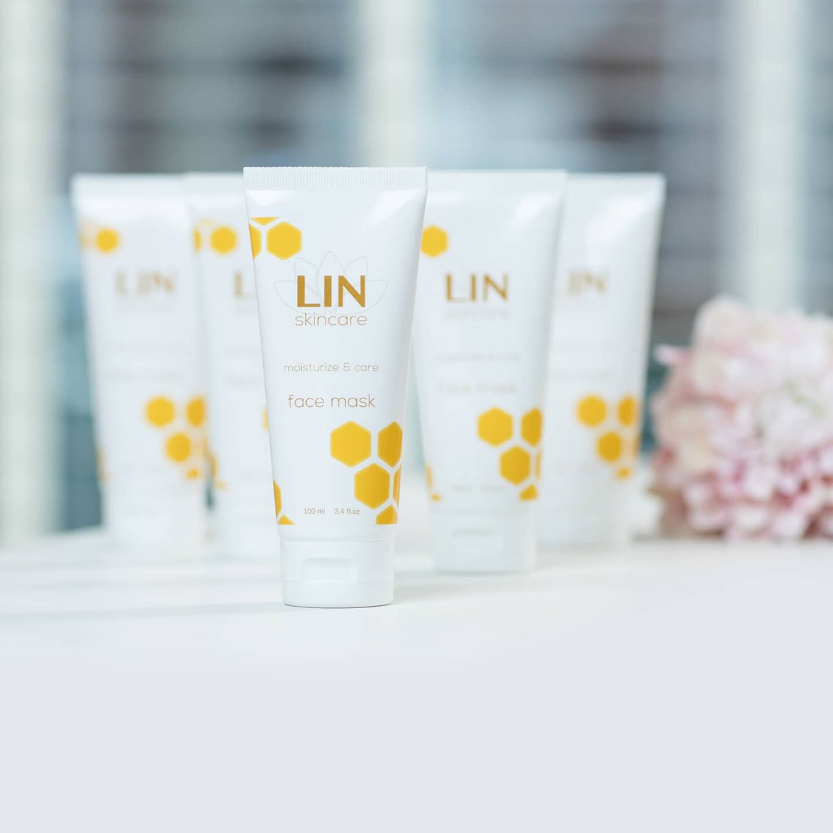 LINskincare's tweet photo. Er zijn 6 mooie huidverzorgingsproducten aan de webshop toegevoegd! 
Producten die ook weer met alle zorg zijn samengesteld en alleen ingrediënten bevatten die goed zijn voor jouw huid.
Bestel snel dan heb je de producten komende week nog in huis.

https://t.co/byI5tBdjq2 https://t.co/pr3LKOMHxv