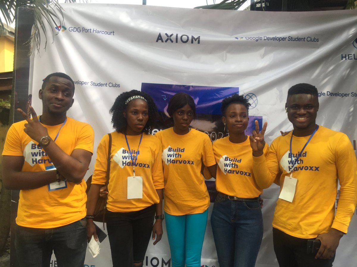 ContentKwin's tweet photo. So I was privileged to stand with the #buildwithharvoxx team from @HarvoxxH. I must say this was huge. A heart is full of gratitude to this amazing team for the recognition. It was all shade of wow at the just concluded @Gdg_phc #Devfestphc21 #phcontentkwin #womeninstem https://t.co/WUSqfIzWJK