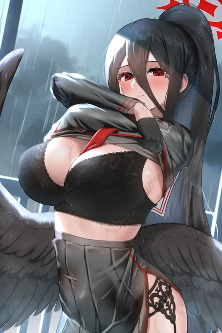雨でびしょ濡れになった服を脱ぐハスミ 