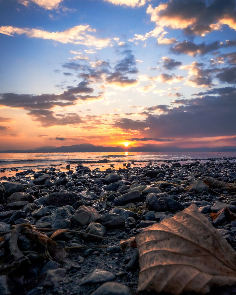AndriMagdych's tweet photo. @SonyAlpha a7C camera and the sun at 3 different focal lengths: the 1st photo was shot on 135mm f1.8GM, the 2nd photo was shot on 55mm f1.8ZA, the last one was shot on 20mm f1.8G lens.
#sonycamera #sonylens https://t.co/fzUvV2nyzU